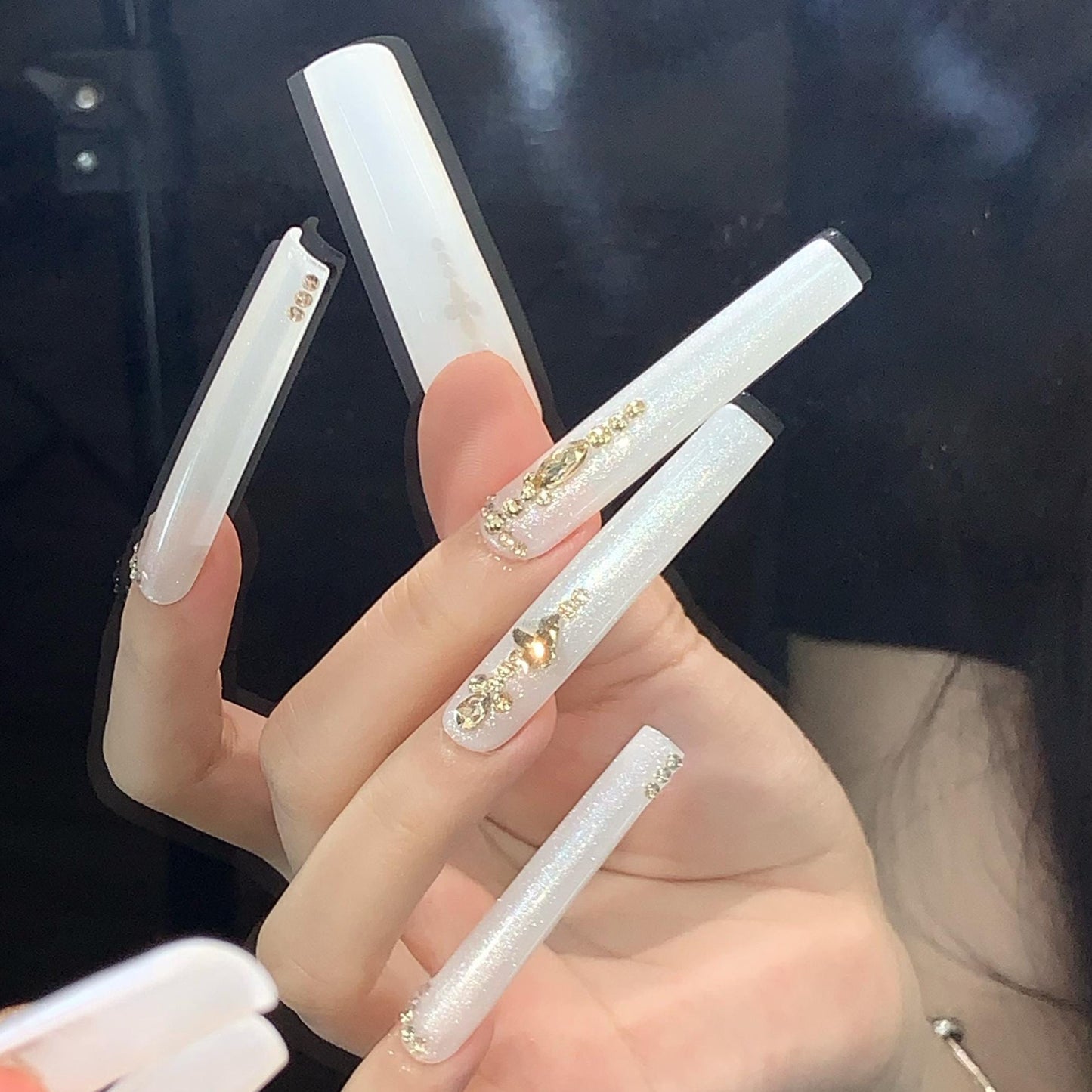 Elegant White Glitter Press On Nails – Gold Rhinestone Luxury Coffin Set Artificial reusable fake glue on faux manicure nails trendy art