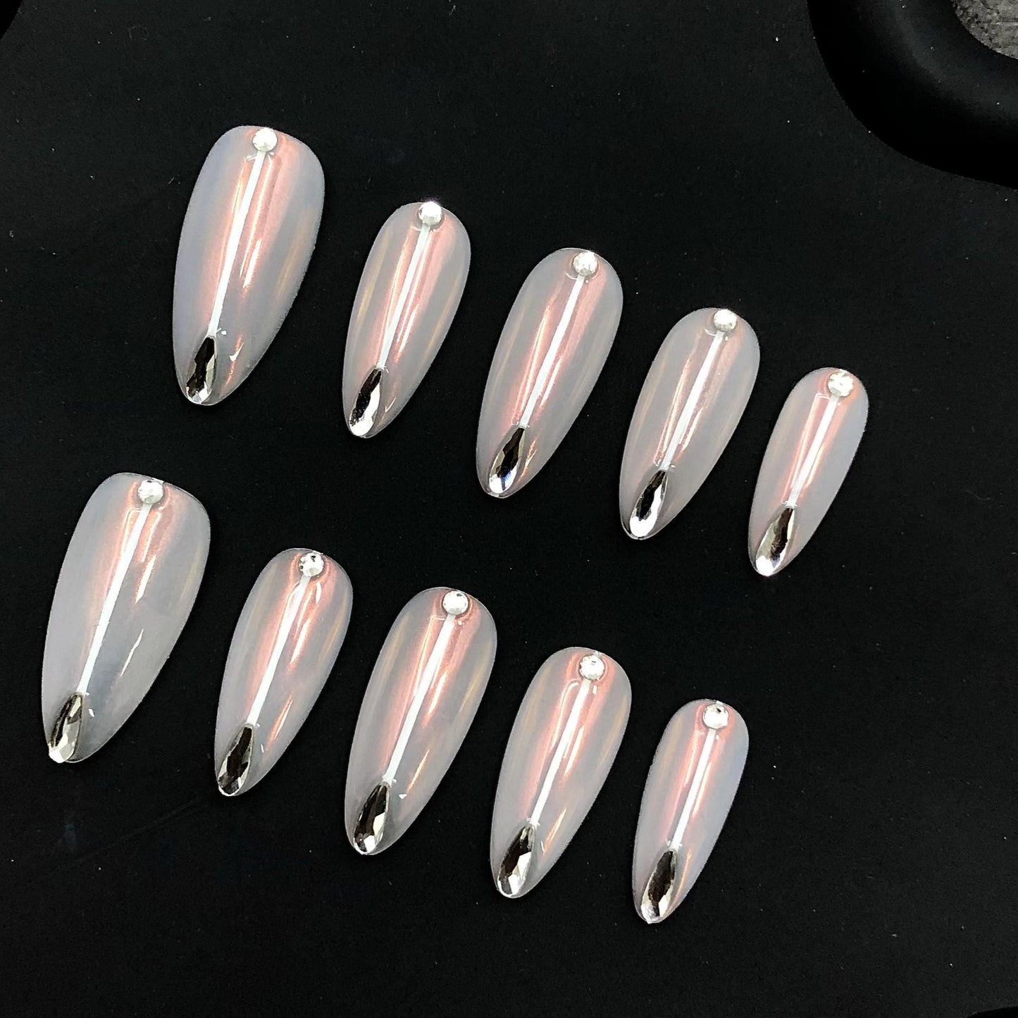 Chrome Pearl Aura Press-On Nails – Minimalist Silver Drop Accent Set Artificial reusable fake glue on faux manicure nails trendy art