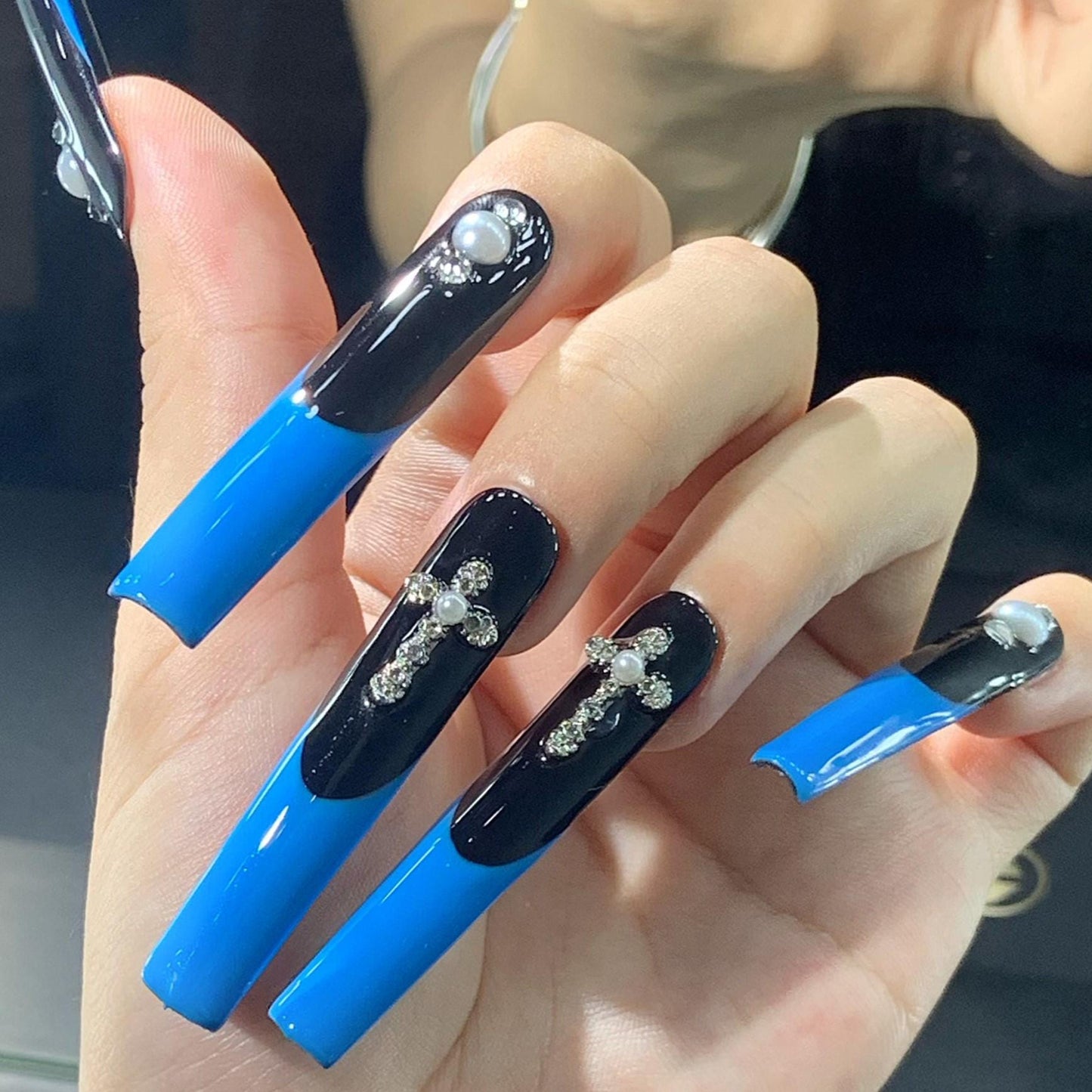 Blue & Black Glossy Press-On Nails with Rhinestone Cross and Pearl Accents–Gothic Glam Nail Set Artificial reusable fake manicure nails art