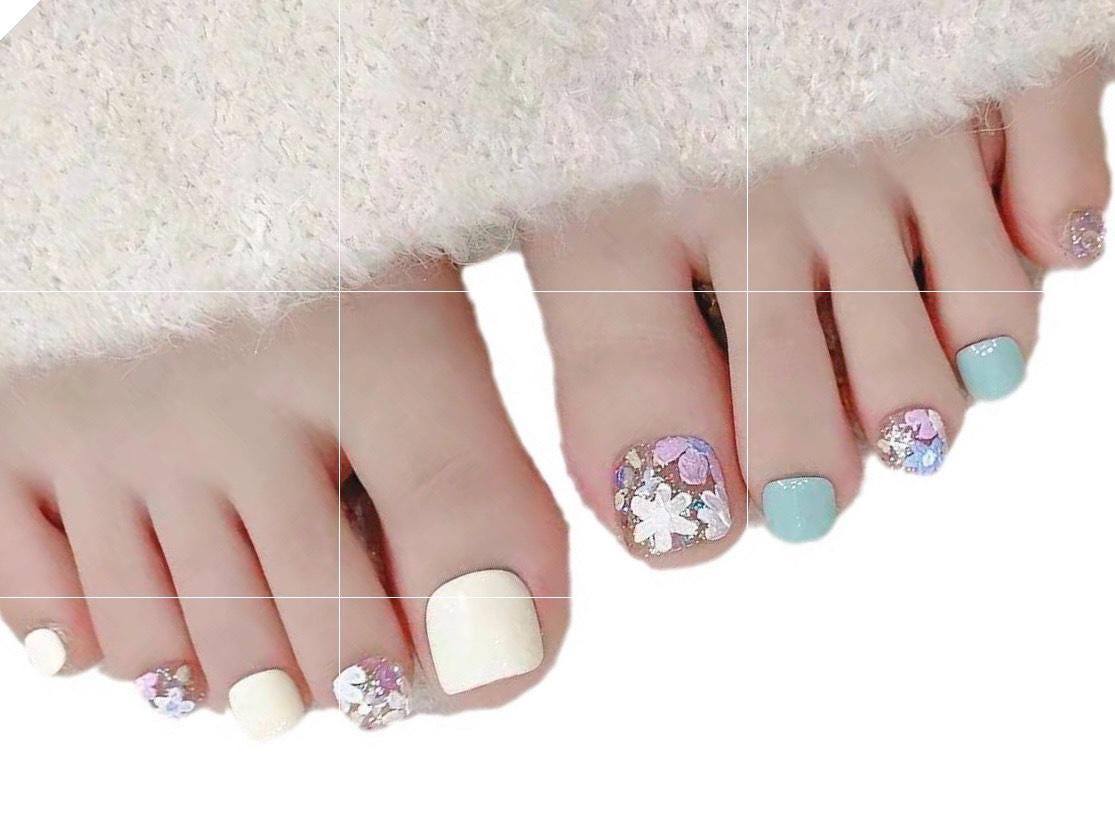 Pastel Floral Press-On Toe Nails | Glitter Flower Pedicure Set | Spring Reusable Toe Nail Art