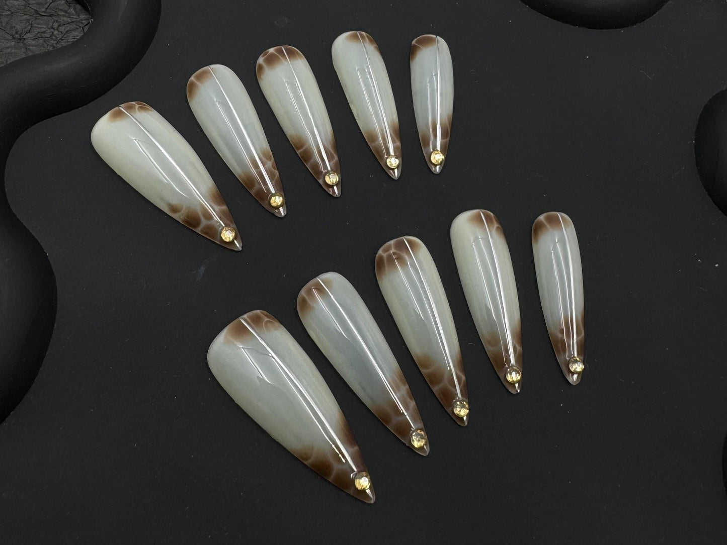 Glossy Caramel Fade Press-On Nails  Long Stiletto with Giraffe Print & Rhinestones Artificial reusable fake glue on faux manicure trendy art