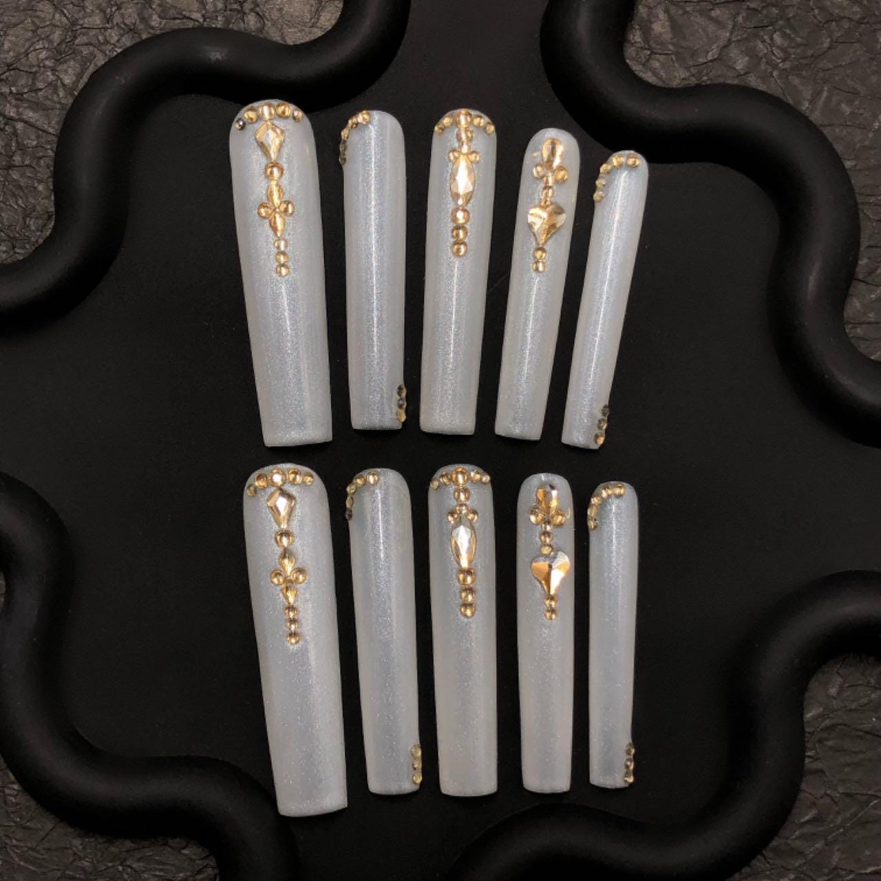 Elegant White Glitter Press On Nails – Gold Rhinestone Luxury Coffin Set Artificial reusable fake glue on faux manicure nails trendy art