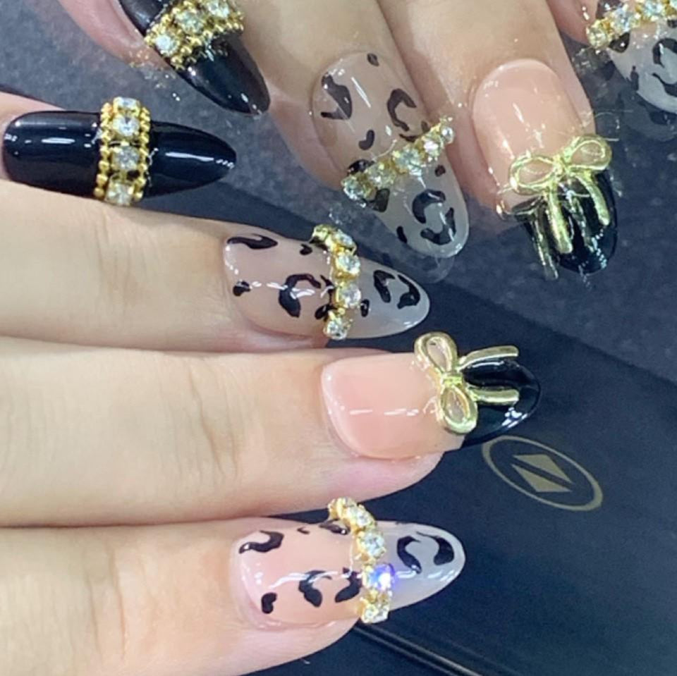 Luxury Black Leopard Print Press-On Nails Gold Bow & Rhinestone Glam Set Artificial reusable fake glue on faux manicure nails trendy art