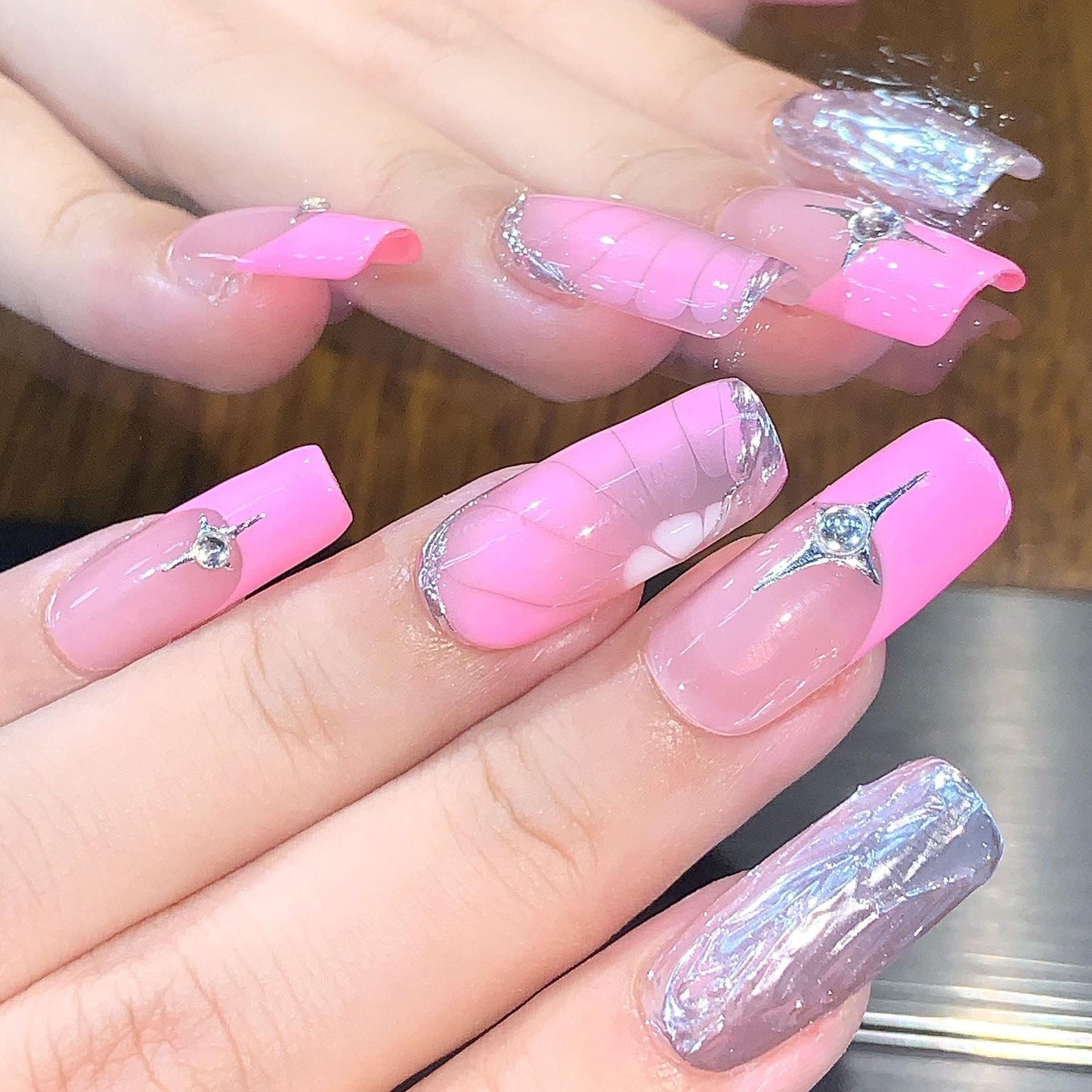 Pink Chrome Elegance Press-On Nails Glossy Two-Tone with Metallic Marble Accents Manicure glue on artificial fake faux reusable trendy nail