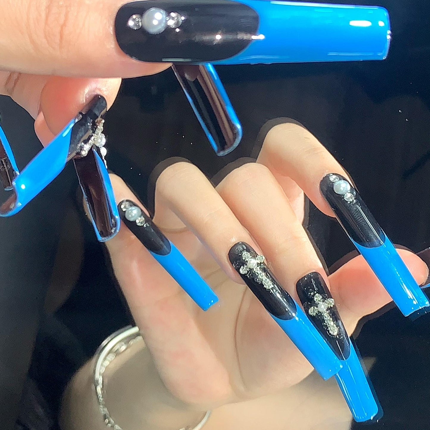 Blue & Black Glossy Press-On Nails with Rhinestone Cross and Pearl Accents–Gothic Glam Nail Set Artificial reusable fake manicure nails art