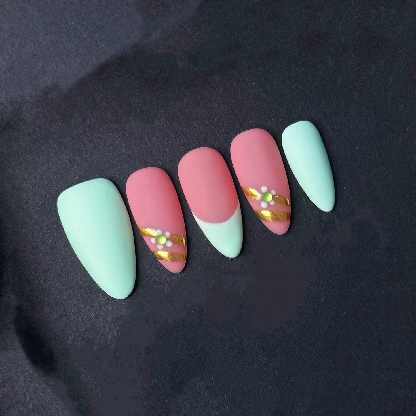 Matte Mint and Peach Floral Press-On Nail Set – Spring Garden Vibe. Artificial reusable fake glue on faux manicure nails trendy art.