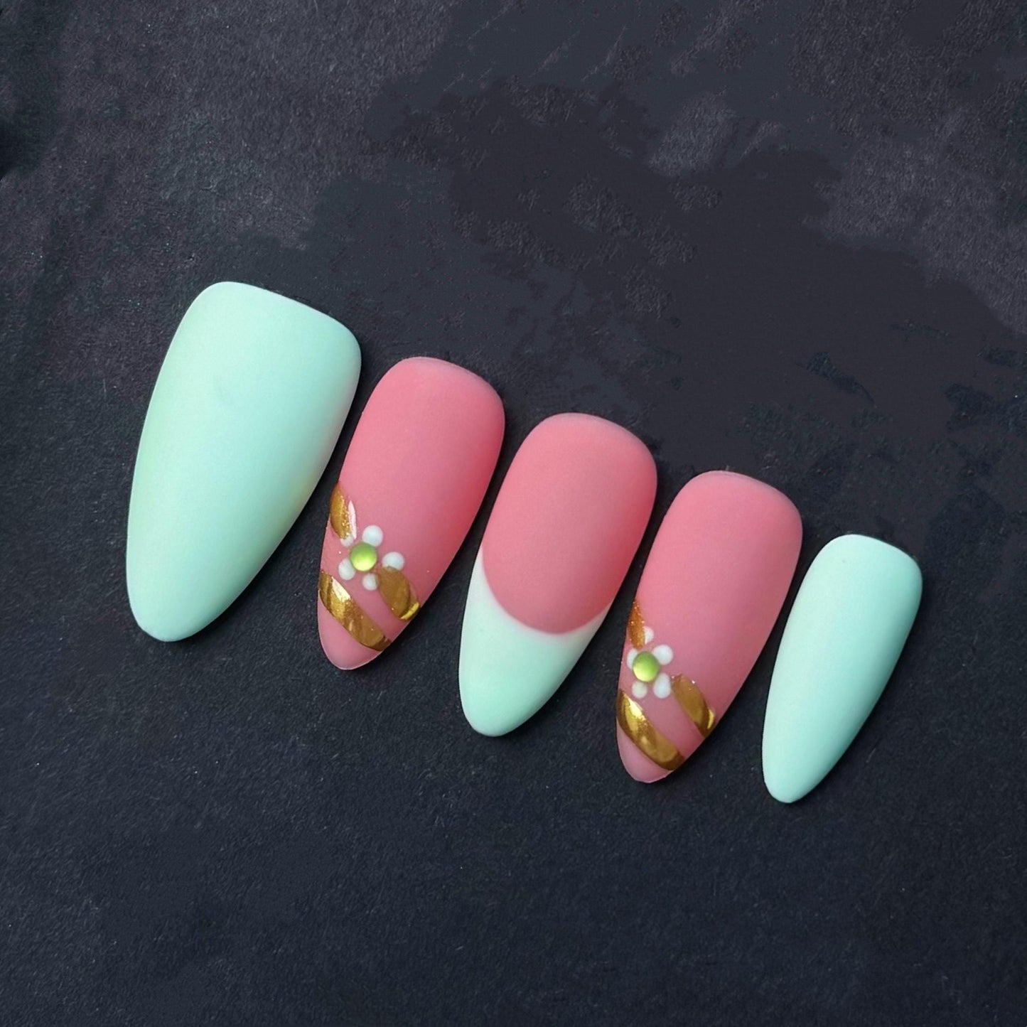Matte Mint and Peach Floral Press-On Nail Set – Spring Garden Vibe. Artificial reusable fake glue on faux manicure nails trendy art.