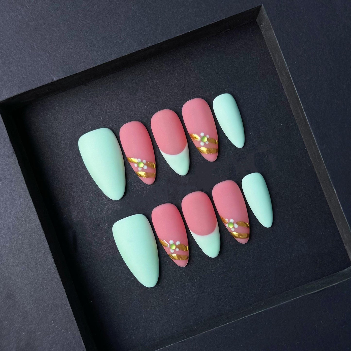 Matte Mint and Peach Floral Press-On Nail Set – Spring Garden Vibe. Artificial reusable fake glue on faux manicure nails trendy art.