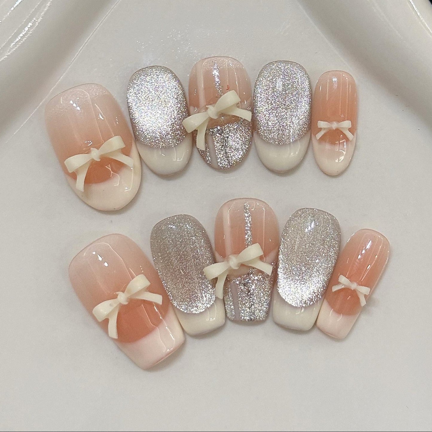 Elegant White Bow & Glitter Press-On Nails – French Tip Sparkle Set Artificial reusable fake glue on faux manicure nails trendy art