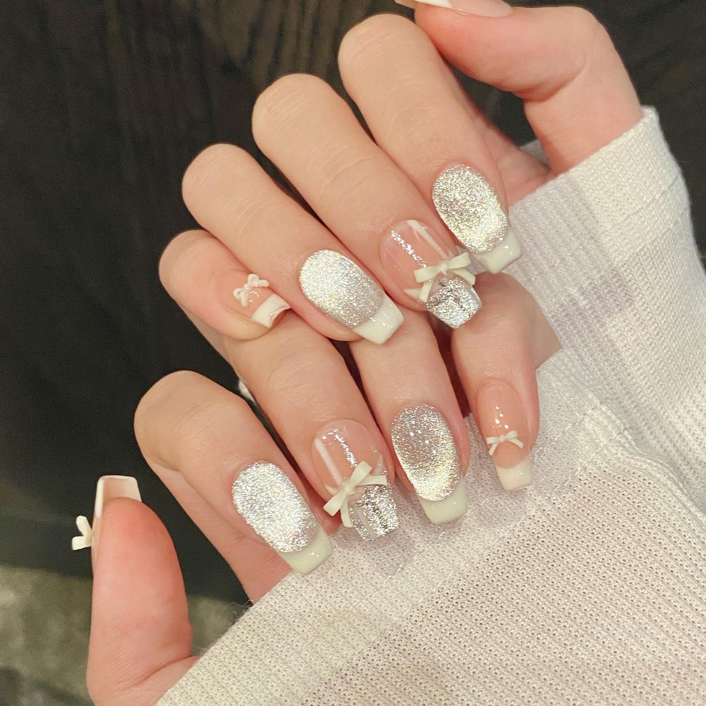 Elegant White Bow & Glitter Press-On Nails – French Tip Sparkle Set Artificial reusable fake glue on faux manicure nails trendy art