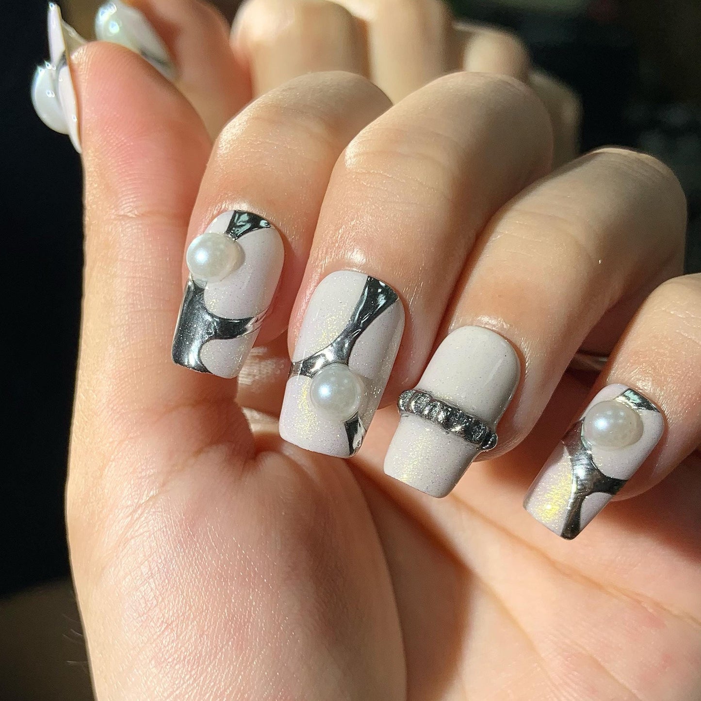 Pearl Nails Chrome Luxury Elegant Minimalist Art Short Press On Nude Nails 3D Art Glam square glue on artificial faux bridal wedding glamour