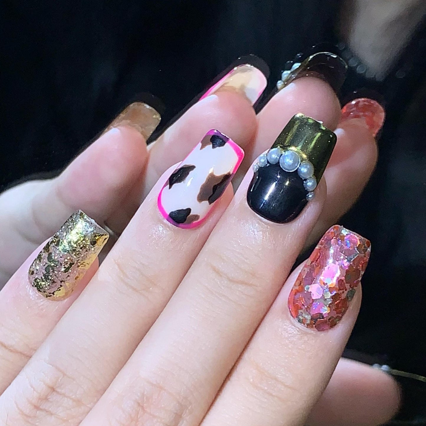 glam press on nails gold foil  leopard print  pearl accent  black gold bold set, sequin glitter statement  luxury hot pink fashion, bling