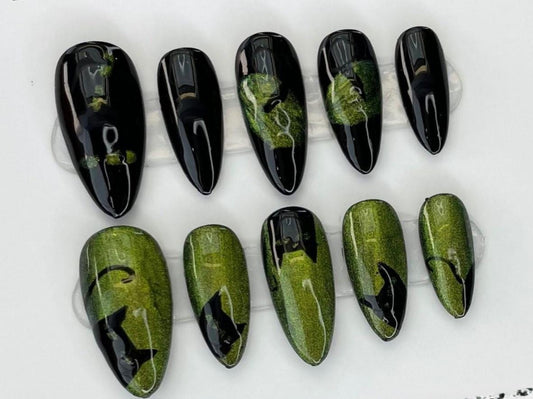 Black & Green Snake Skin Effect Press-On Nails – Glossy Reptile Glam glue on faux nails venomous glam gothic bold untamed short almond