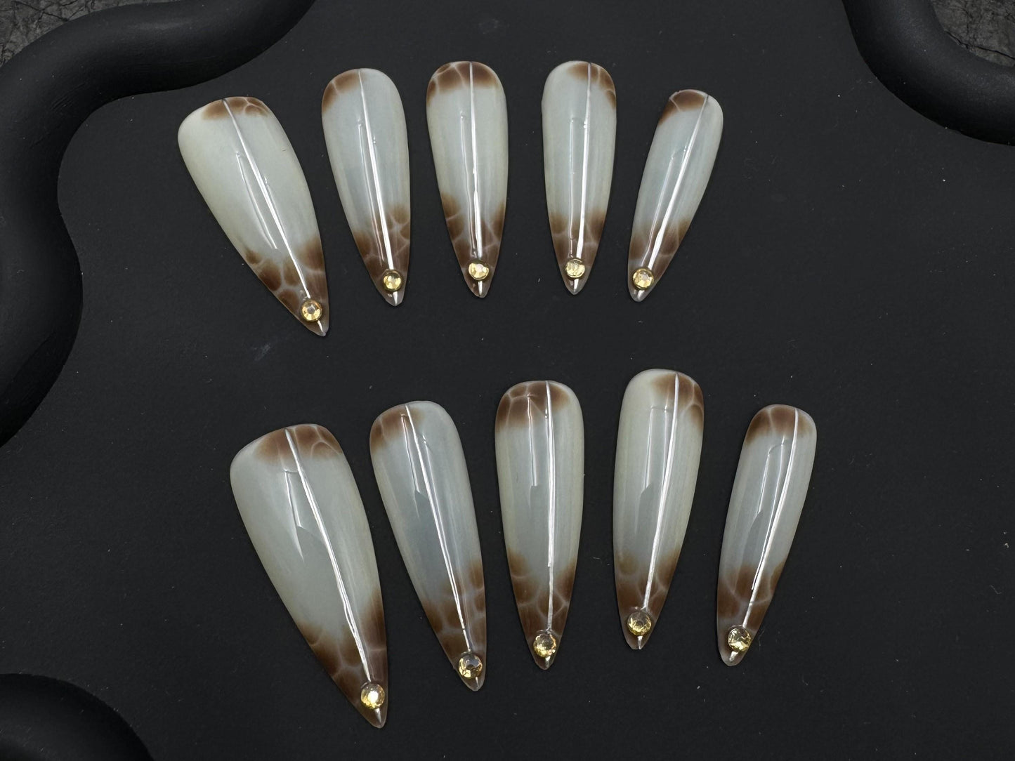 Glossy Caramel Fade Press-On Nails  Long Stiletto with Giraffe Print & Rhinestones Artificial reusable fake glue on faux manicure trendy art