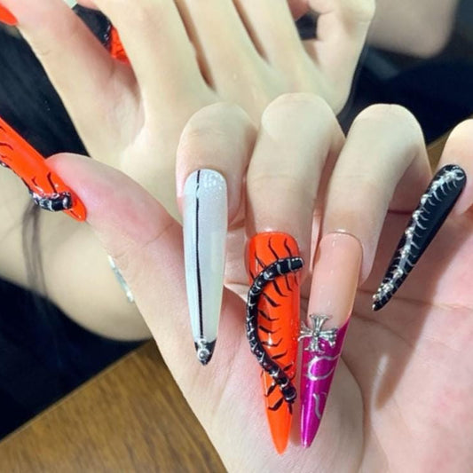 Creepy Centipede Press-On Nails – Gothic Horror Halloween Nail Set Artificial reusable fake glue on faux manicure nails trendy art