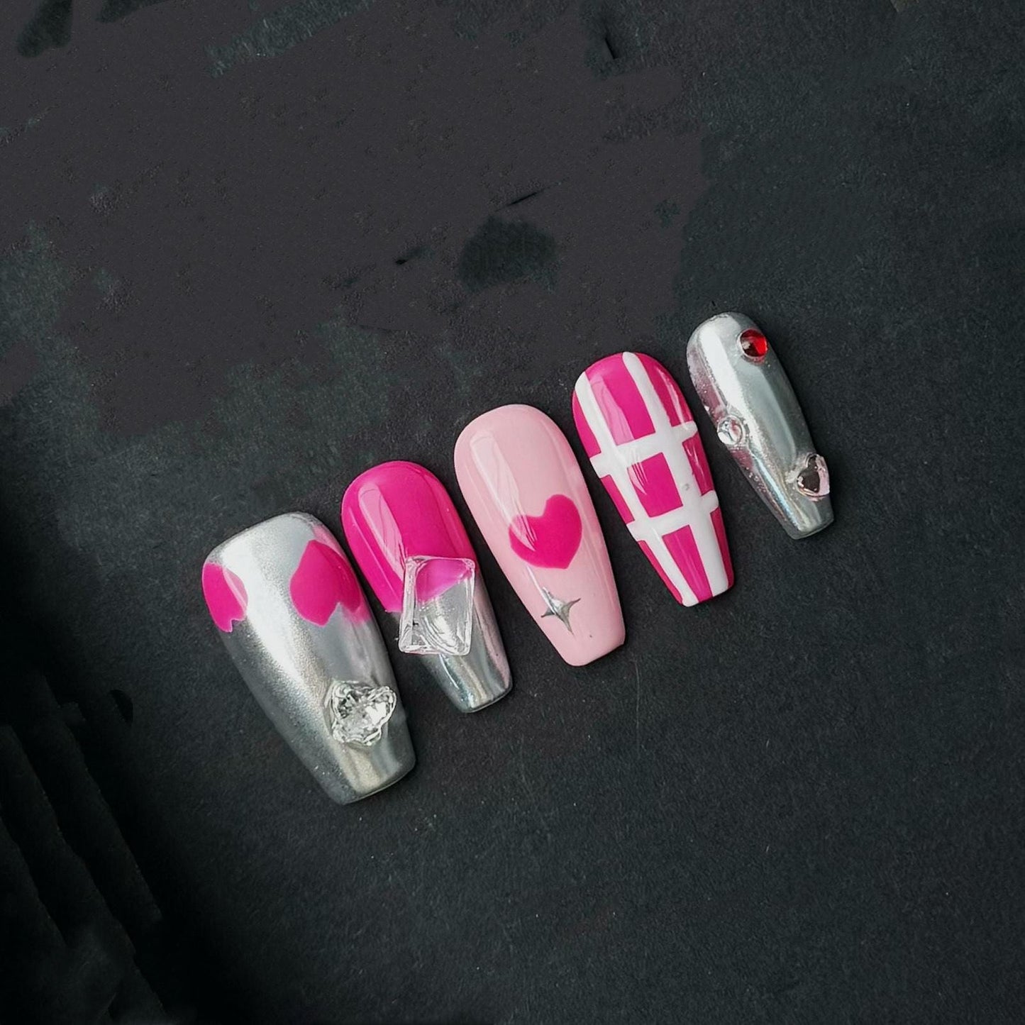 Chrome Pink Valentine Press-On Nails – Heart Print & 3D Crystal Accents. Artificial reusable fake glue on faux manicure nails trendy art.