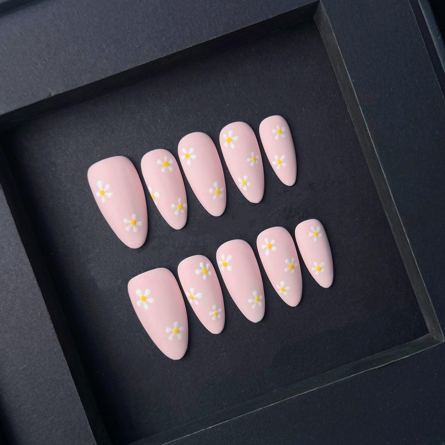 Soft Pink Daisy Press On Nails Matte Floral Pastel Spring Nail Set. Artificial reusable fake glue on faux manicure nails trendy art.
