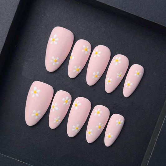 Soft Pink Daisy Press On Nails Matte Floral Pastel Spring Nail Set. Artificial reusable fake glue on faux manicure nails trendy art.