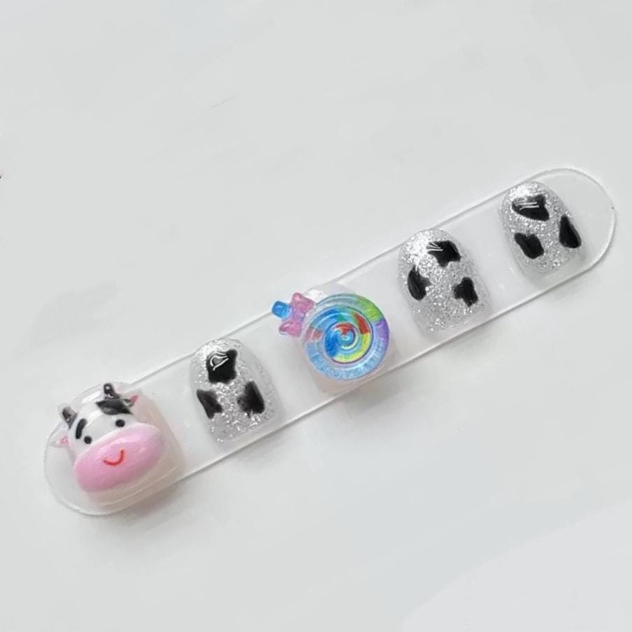 Cute Cow and Candy Glitter Kids Press-On Nails – Farm Theme Nail Set. Artificial reusable fake glue on faux manicure nails trendy art.
